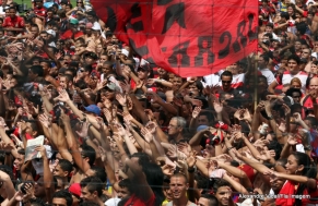 Gávea Mais de 20 mil torcedores foram receber Ronaldinho na Gávea