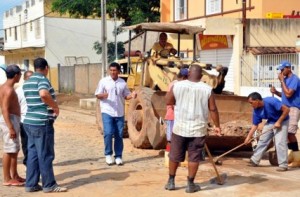 O prefeito Fernando Paulada foi conferir in loco os problemas e conversou com a população sobre o projeto “Prefeitura Itinerante”