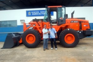 Itaperuna já pode contar com nova máquina Pá Carregadeira