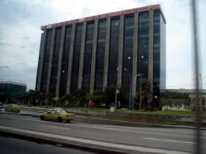 Prefeitura Prefeitura do Rio de Janeiro recebe disparos de fuzil do Morro da Mineira