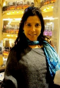 Karen foi encontrada dentro da mala de um carro na garagem do edifício