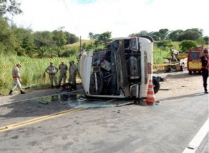 Quatro pessoas morreram em choque de ônibus com caminhão em Pádua - Foto Jornal Dois Estados