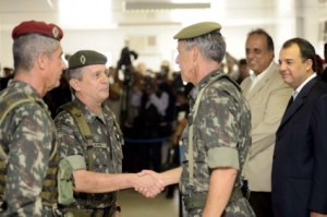 Governador Sérgio Cabral participa da solenidade de passagem de comando no Complexo do Alemão - Foto: Marino Azevedo