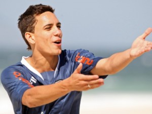 Caio tem chance de buscar um lugar no time contra o River