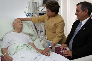 Presidenta Dilma visitou José Alencar durante meia hora nesta quinta-feira (10/02)