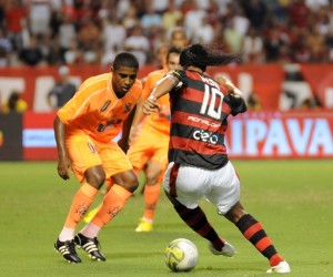 Camisa 10 dá dribles e passes, centroavante mostra estrela de novo e time bate Nova Iguaçu: 1 a 0