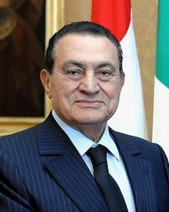 Hosni Mubarak deixa o poder no Egito depois de 3 décadas
