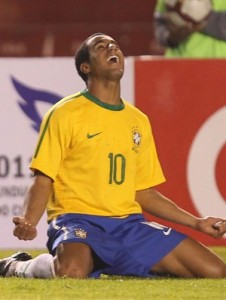 Lucas Lucas um dos mais importantes jogadores do Brasil fez dois gols no primeiro tempo abrindo caminho para a goleada