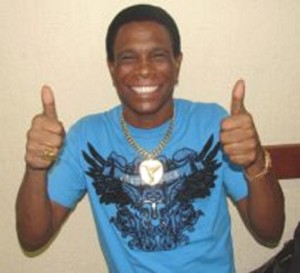 Lei Seca pega carro de Neguinho da Beija-Flor no Rio de Janeiro