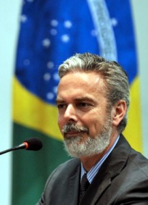 Patriota O ministro das Relações Exteriores, Antonio Patriota está atuando em tempo integral para trazer os brasileiros da Líbia