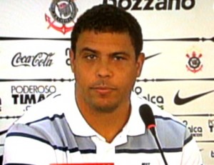 Ronaldo anunciou nesta segunda-feira (14/02) seu afastamento dos gramados