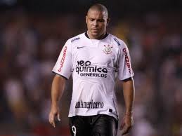 Ronaldo 06 Mais uma vez os problemas físicos interrompe, agora definitivamente a carreira de Ronaldo no futebol