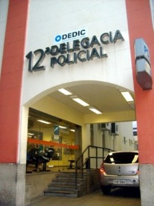 12DPRJ Coronel do Distrito Federal foi levado para a 12ª DP em Copacabana