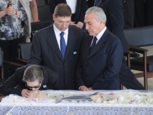 Corpo de José Alencar recebe visitação em Brasília