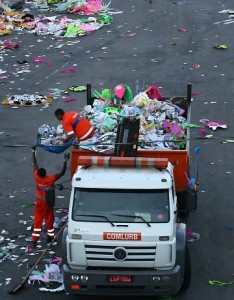 Comlurb Comlurb contabiliza record de lixo espalhado pela cidade do Rio de Janeiro neste carnaval