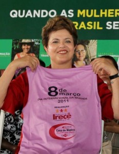 Dilma Dilma diz que reajuste do Bolsa Família não contradiz cortes no Orçamento