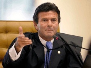 Fux Com o voto decisivo do Ministro Fux a Ficha Limpa é válida somente para a partir das Eleições de 2012