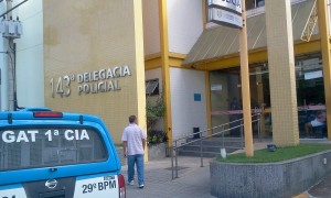 Suspeito de pedofilia, porteiro de um edifício no centro de Itaperuna foi levado para a 143ª DP