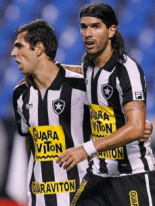 Botafogo Herrera e Loco Abreu marcaram no empate do Botafogo com o Avai no Engenhão