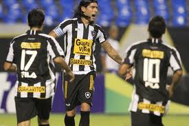 Loco Abreu fez um dos gols do Botafogo