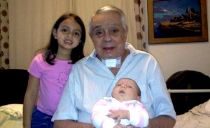 Chico As netas Isabela e Sofia comemorando com Chico os 80 anos