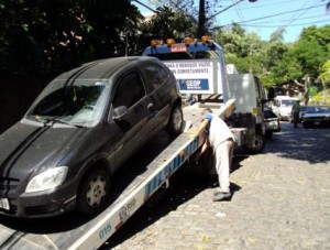 Choque de Ordem Dez reboques da Coordenadoria de Fiscalização de Estacionamento e Reboques (CFER) da Seop foram utilizados na fiscalização