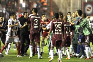Fluminense Fluminense ganha em campo e no braço na Argentina