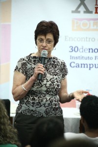 Maria Lúcia Arruda Aranha Maria Lúcia Arruda Aranha ensinava filosofia em 1971 quando a matéria foi extinta pelo governo militar. Hoje, é uma das autoras dos livros que foram selecionados para serem distribuídos aos alunos da rede pública pelo Programa Nacional do Livro Didático (PNLD)