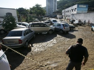 Niterói Um verdadeiro Tsunami tupiniquim atingiu Niterói com o rompimento da estação