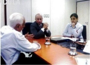 Porciúncula Prefeito de Porciúncula Antônio Jogaib explica situação do hospital para o Secretário Sérgio Côrtes e Hellen Miyamoto