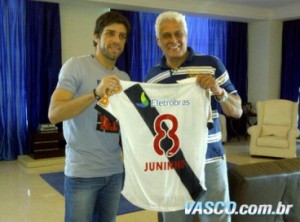 Vasco01 A diretoria vascaína acertou o retorno do jogador que estava no Al-Gharafa, do Qatar