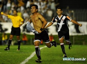 Vasco Alecsandro e Bernardo fizeram os gols do Vasco, que enfrenta o Náutico na próxima fase
