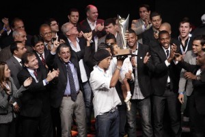Cariocão 2011 R10 levantou a taça de campeão Estadual 2011