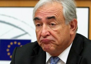 Dominique Strauss-Kahn foi detido dentro do avião nos Estados Unidos