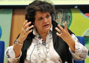 Resolveram adiar a votação para permitir chegar-se a um acordo em torno do texto a ser levado ao plenário da Câmara