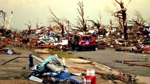 Missouri Cidade no Missouri foi praticamente destruída por um tornado neste domingo (22/05)