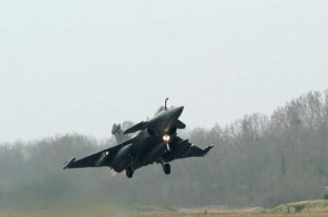 OTAN Aviões de guerra da Otan realizaram nesta terça-feira alguns de seus ataques aéreos mais pesados sobre Trípoli