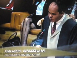 Ralph Anzolin Lichote Ralph Anzolin Lichote no momento da sustentação oral no STF