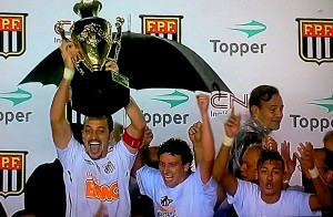 Santos x Corinthians 04 A taça do Paulistão mais uma vez fica na Vila Belmiro