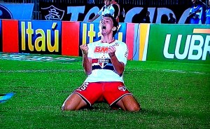 São Paulo 02 Dagoberto fez o primeiro gol dos tricolores paulistas na estreia do Brasileirão contra o Fluminense