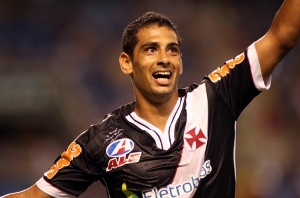 Diego Souza marcou o segundo gol vascaíno 