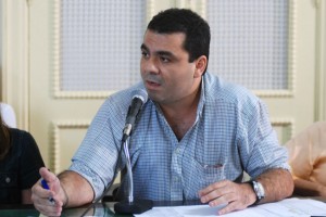 Alexandre Chieppe Segundo o superintendente de Vigilância Ambiental e Epidemiológica da Secretaria Estadual de Saúde, Alexandre Chieppe, o grande desafio é descentralizar os recursos para fortalecer os municípios