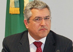 Alexandre Padilha O ministro da Saúde, Alexandre Rocha Santos Padilha recebeu a notícia que não lhe agradou