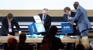 Blatter Blatter foi eleito, com 186 votos e continua presidente da FIFA