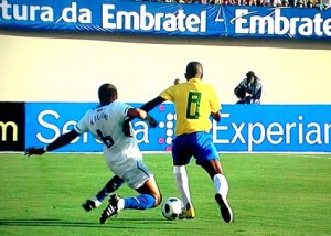 Brasil Holanda 02 Uma partida amarrada com lances truncados desagradou os torcedores que compareceram no Serra Dourada