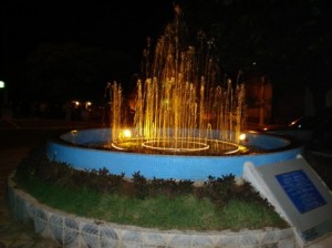 Chafariz 02 Na época em que foi reformado, 5 anos atrás esta era a imagem que se podia ver do monumento, bem distinta do que vemos hoje