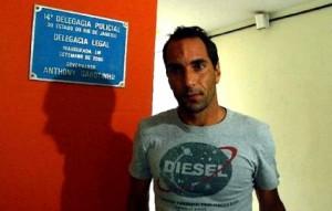Edmundo Polícia prende Edmundo em São Paulo, depois de denúncia anônima