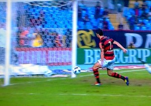 Flamengo 02 Thiago Neves também marcou o seu na goleada contra o Atlético e vibrou muito com a equipe