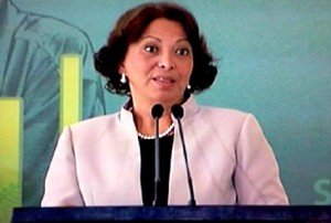 Ideli Salvatti Ideli Salvatti toma posse em Brasília e promete diálogo com o Parlamento