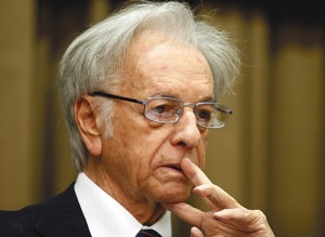 Itamar Franco Pneumonia leva Itamar Franco para a UTI